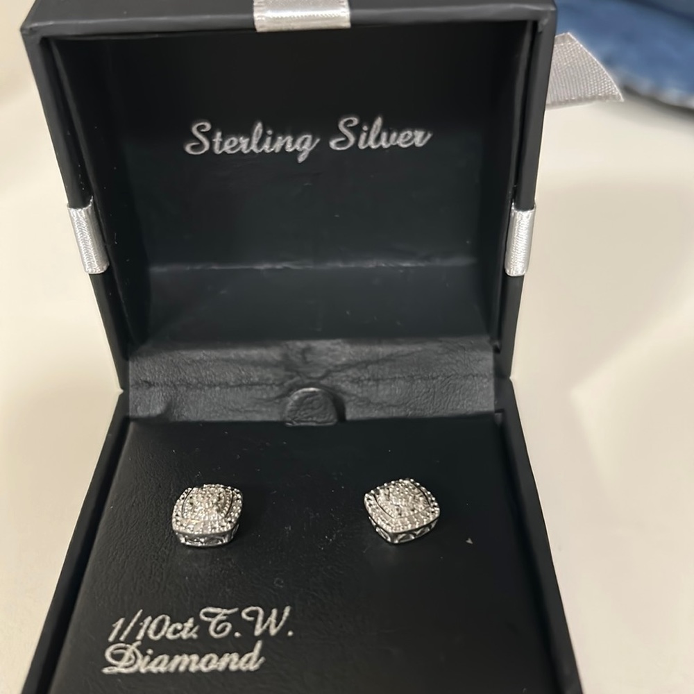 NWT Diamond earrings